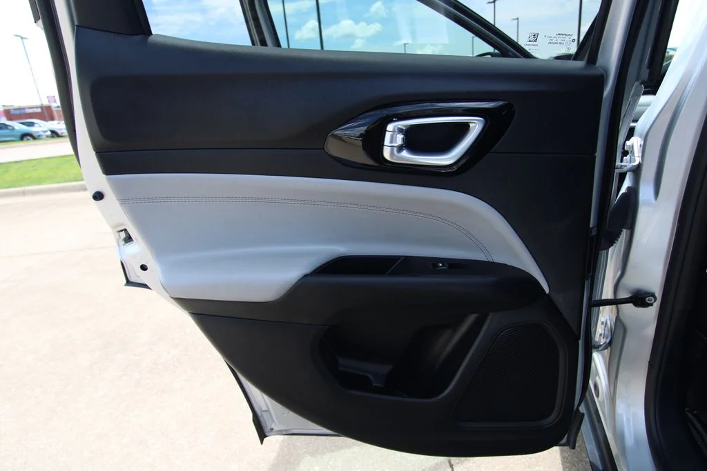 Used 2024 Silver Zynith Jeep Limited image 36
