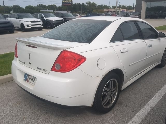 Used 2010 Summit White Pontiac Base image 3
