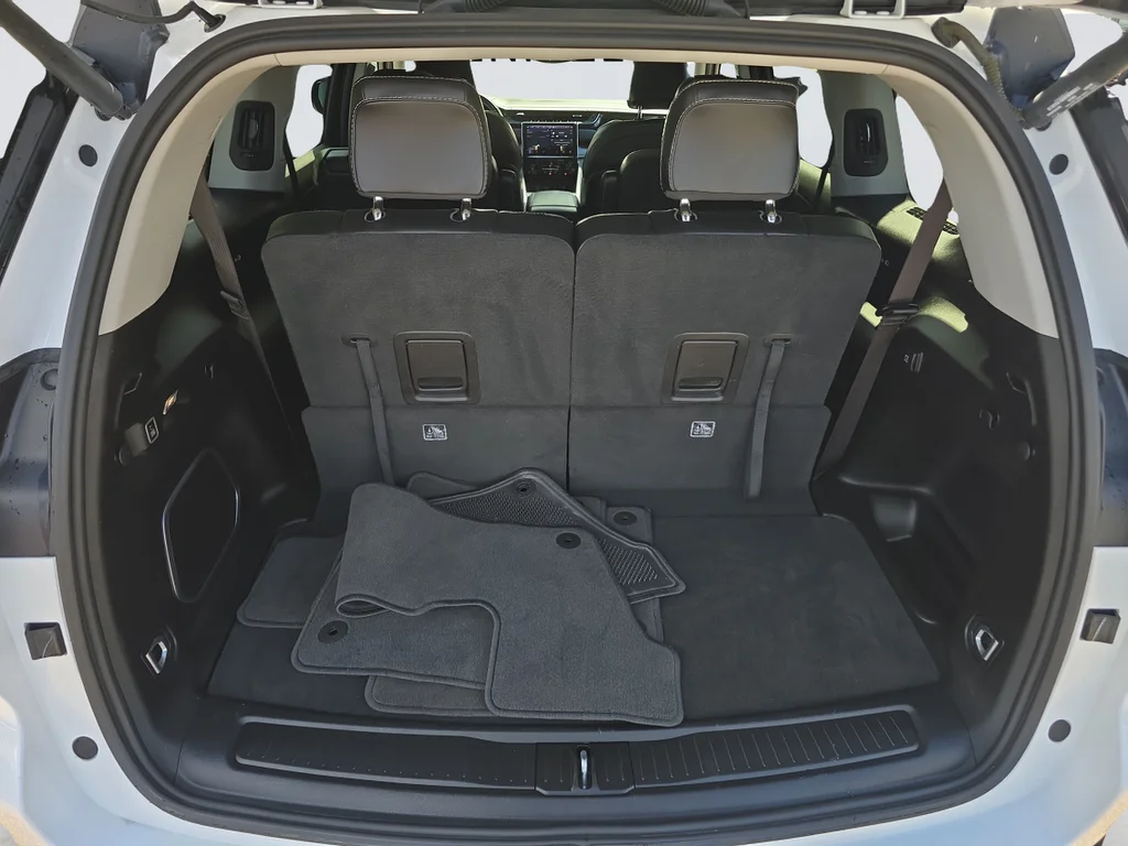 Used 2022 White Jeep Limited image 24