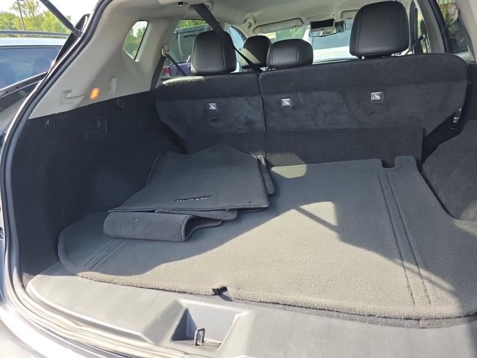 Used 2023 Gray Nissan SV image 9