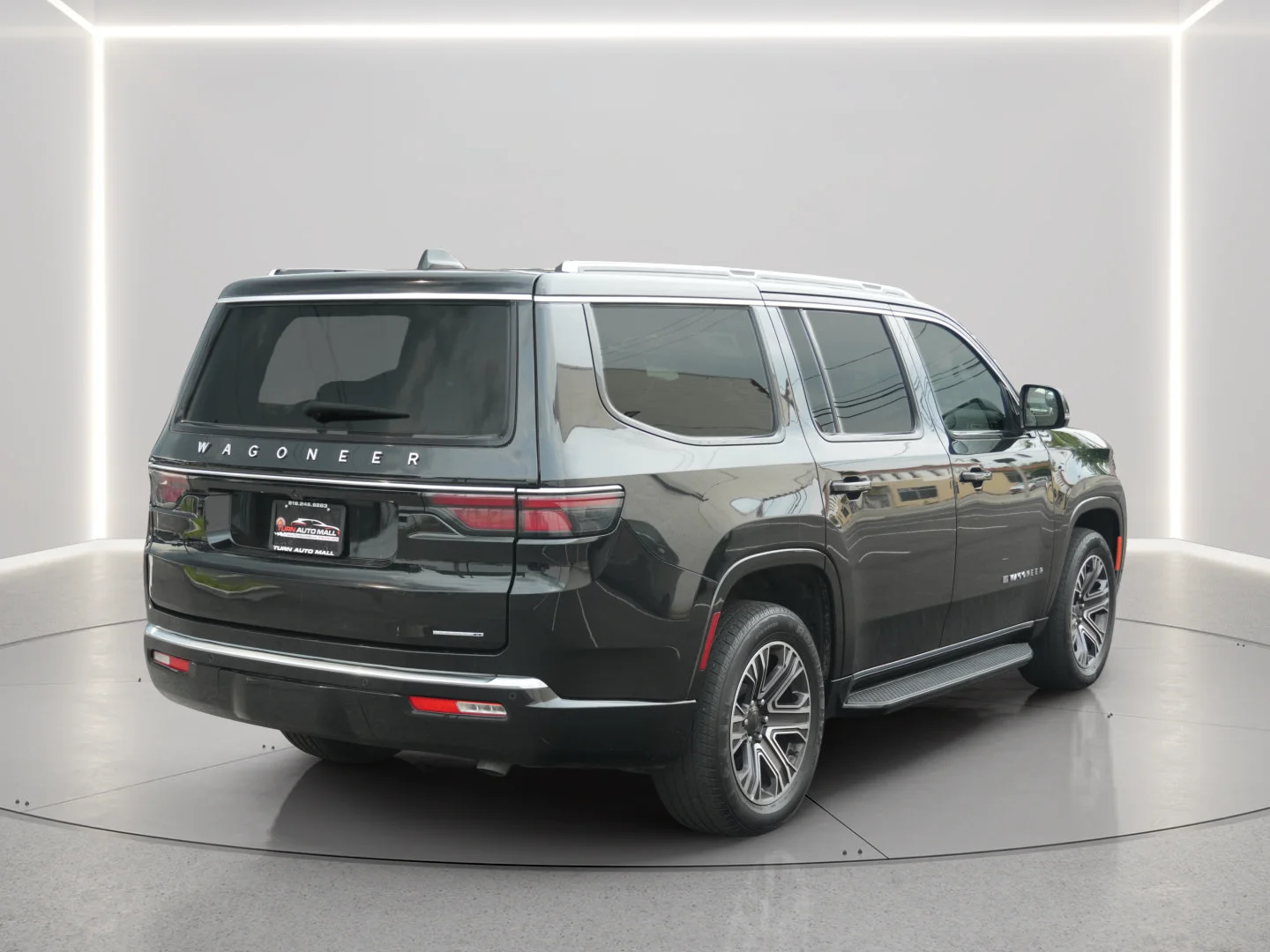 Used 2024 Diamond Black Crystal Pearlcoat Jeep Series II image 5