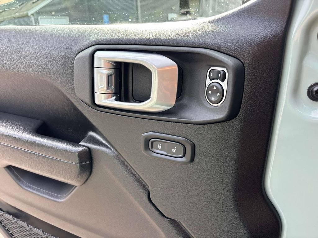 Used 2023  Jeep Willys 4xe image 19