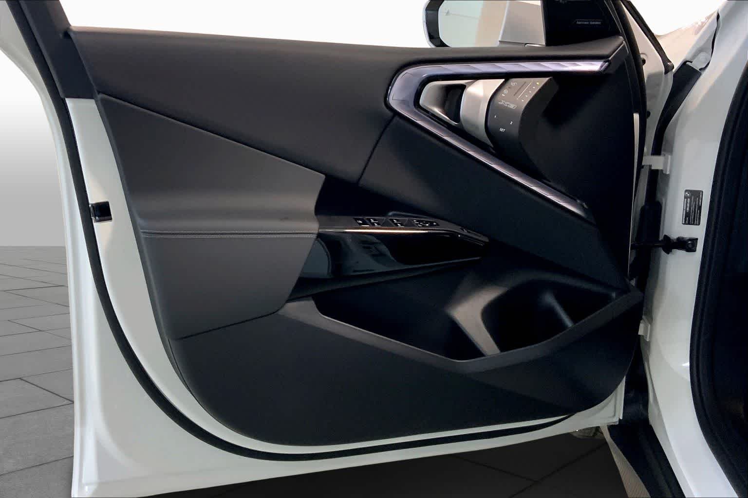 New 2026 Mineral White Metallic BMW 30 xDrive image 10