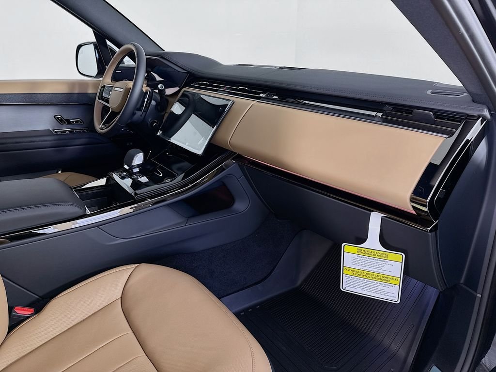New 2026 Santorini Black Land Rover Dynamic SE image 30