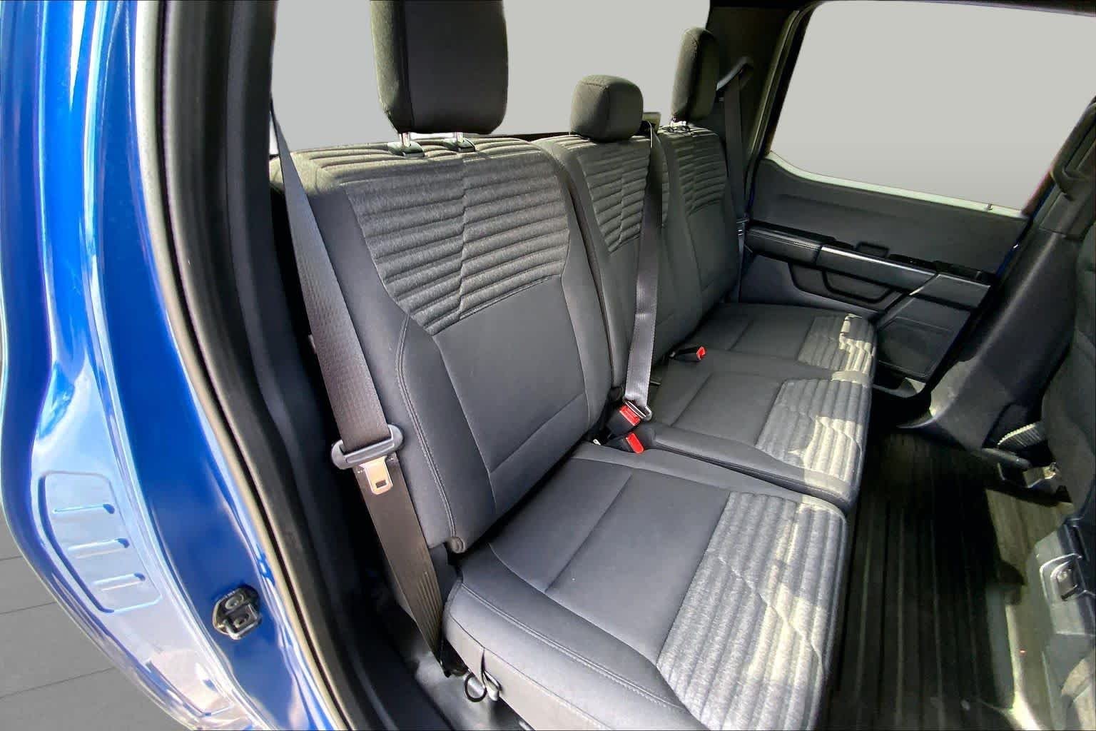 Used 2023 Atlas Blue Metallic Ford XL image 19