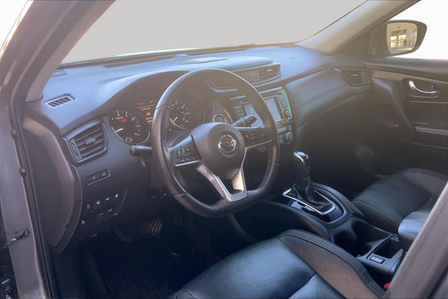 Used 2018 Gun Metallic Nissan SL image 18