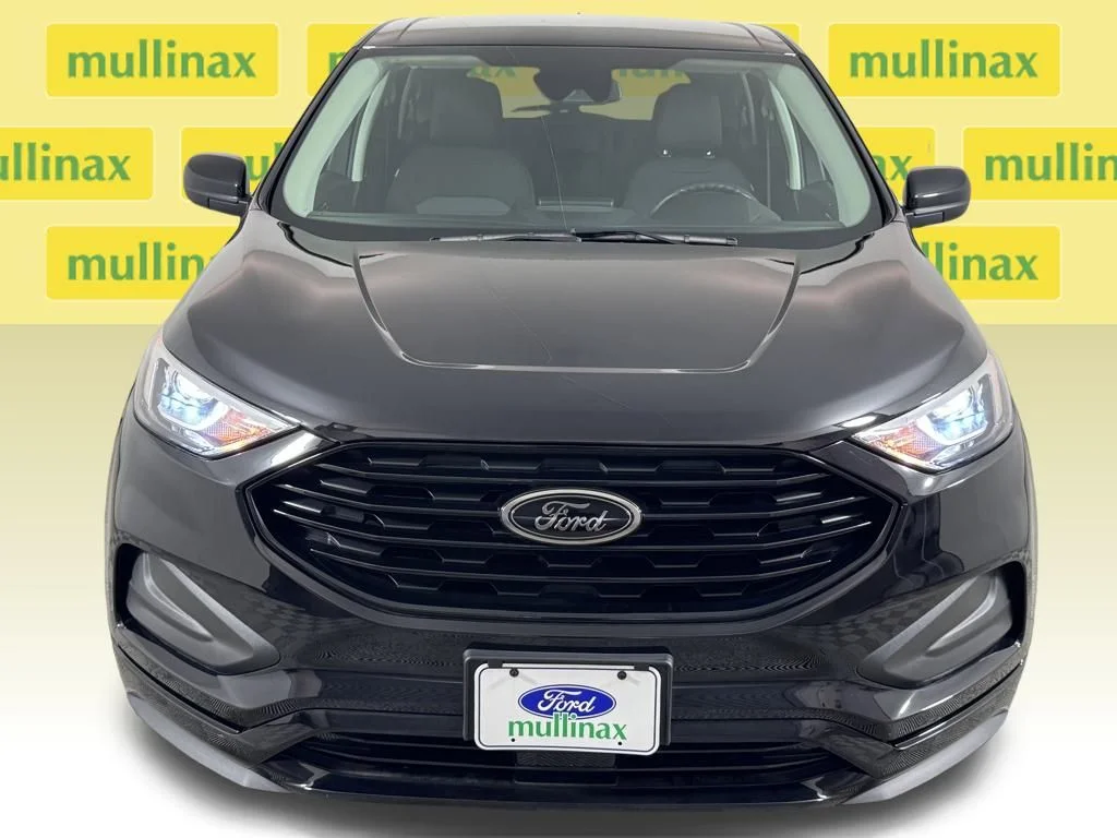 New 2024 Black Ford SE image 18
