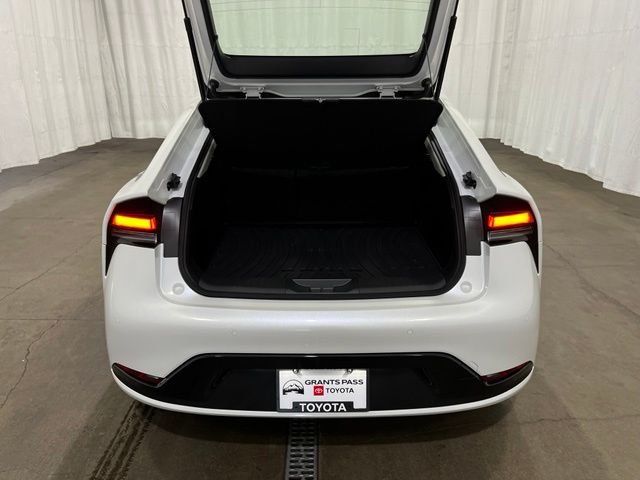 New 2026 Wind Chill Pearl <sup>1</sup> Toyota  XLE image 11