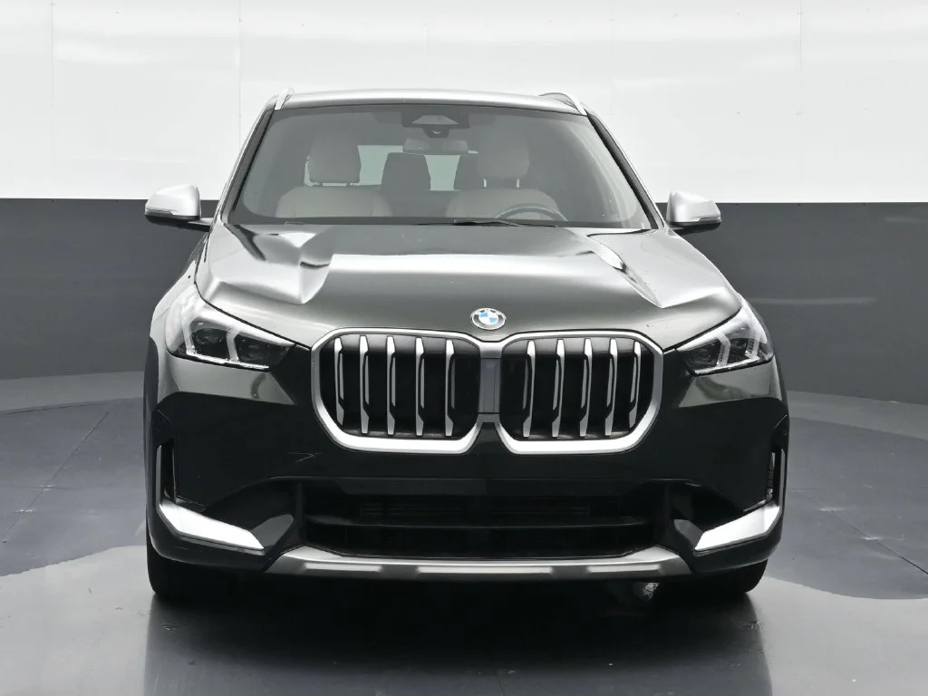Used 2024 Green BMW xDrive28i image 6