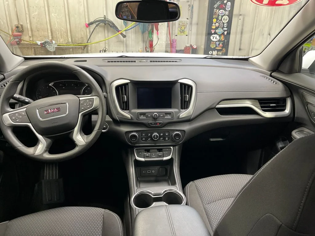 Used 2024 White GMC SLE image 18