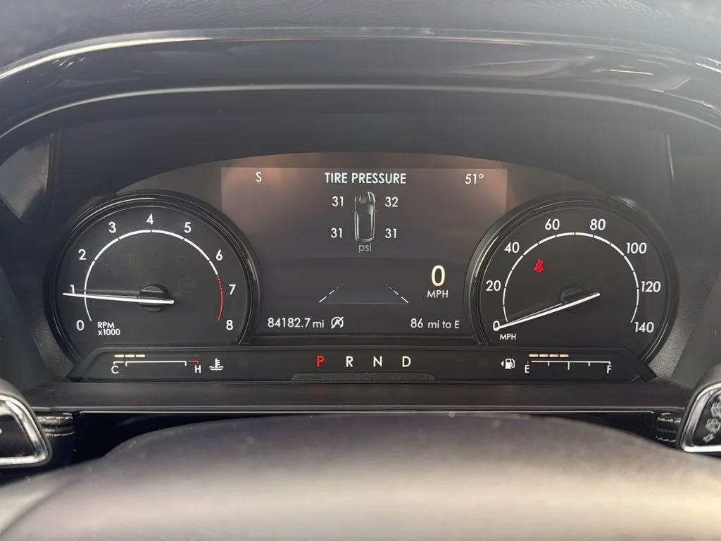 Used 2021 Red Lincoln Standard image 9