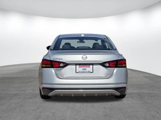 Certified Used 2025 Brilliant Silver Metallic Nissan 2.5 SV image 5
