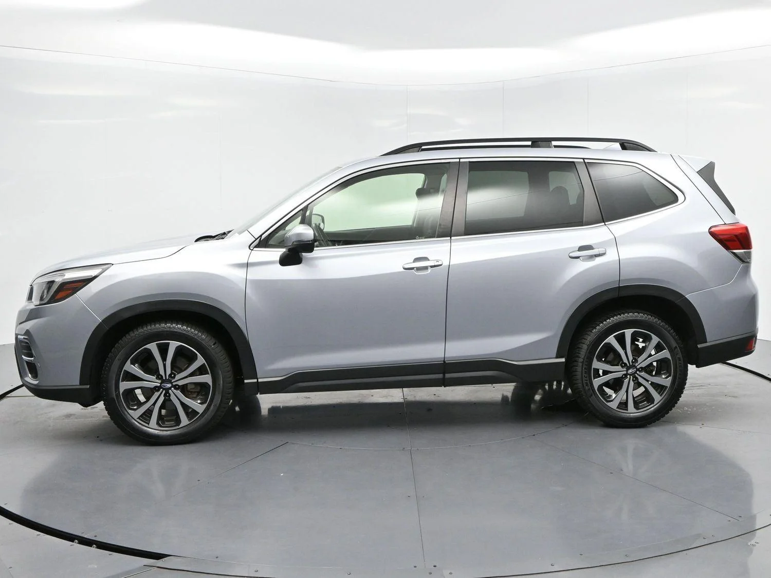 Used 2020 Ice Silver Metallic Subaru Limited image 4
