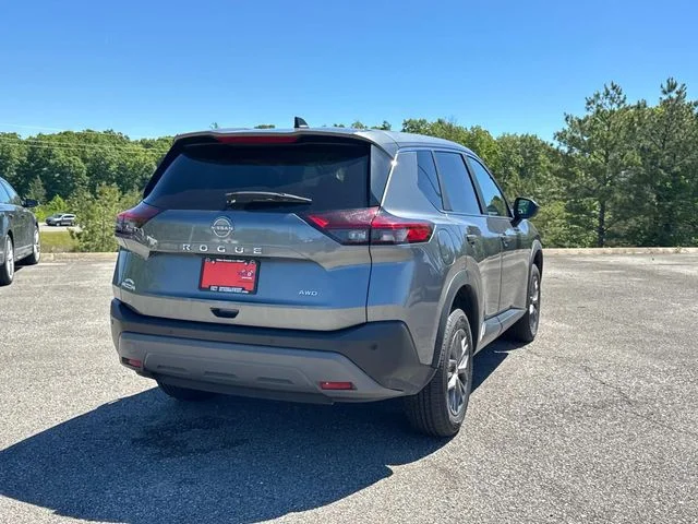 Used 2023 Gray Nissan S image 5