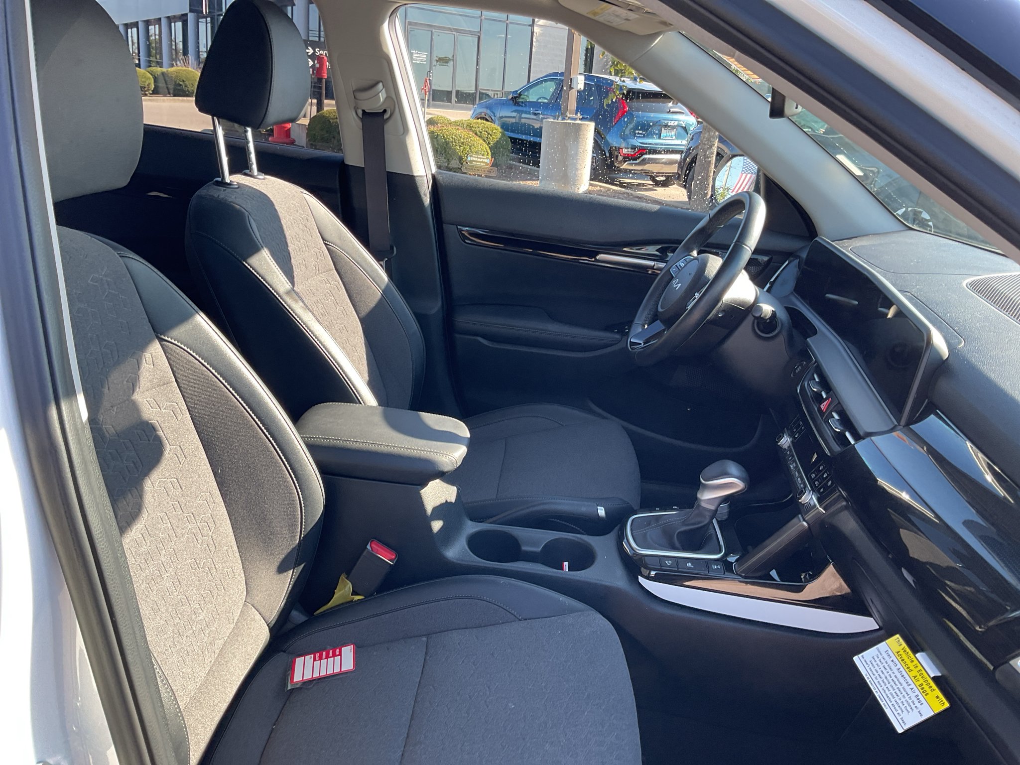 Used 2025 Clear White/Black Roof Kia S image 11