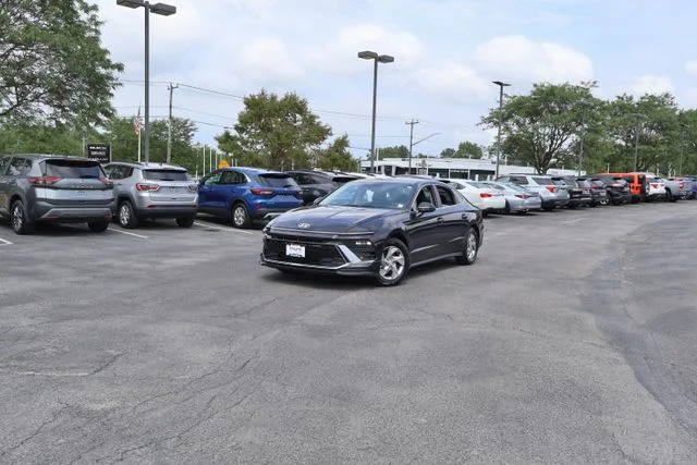 Used 2026 Blue Hyundai SE image 2
