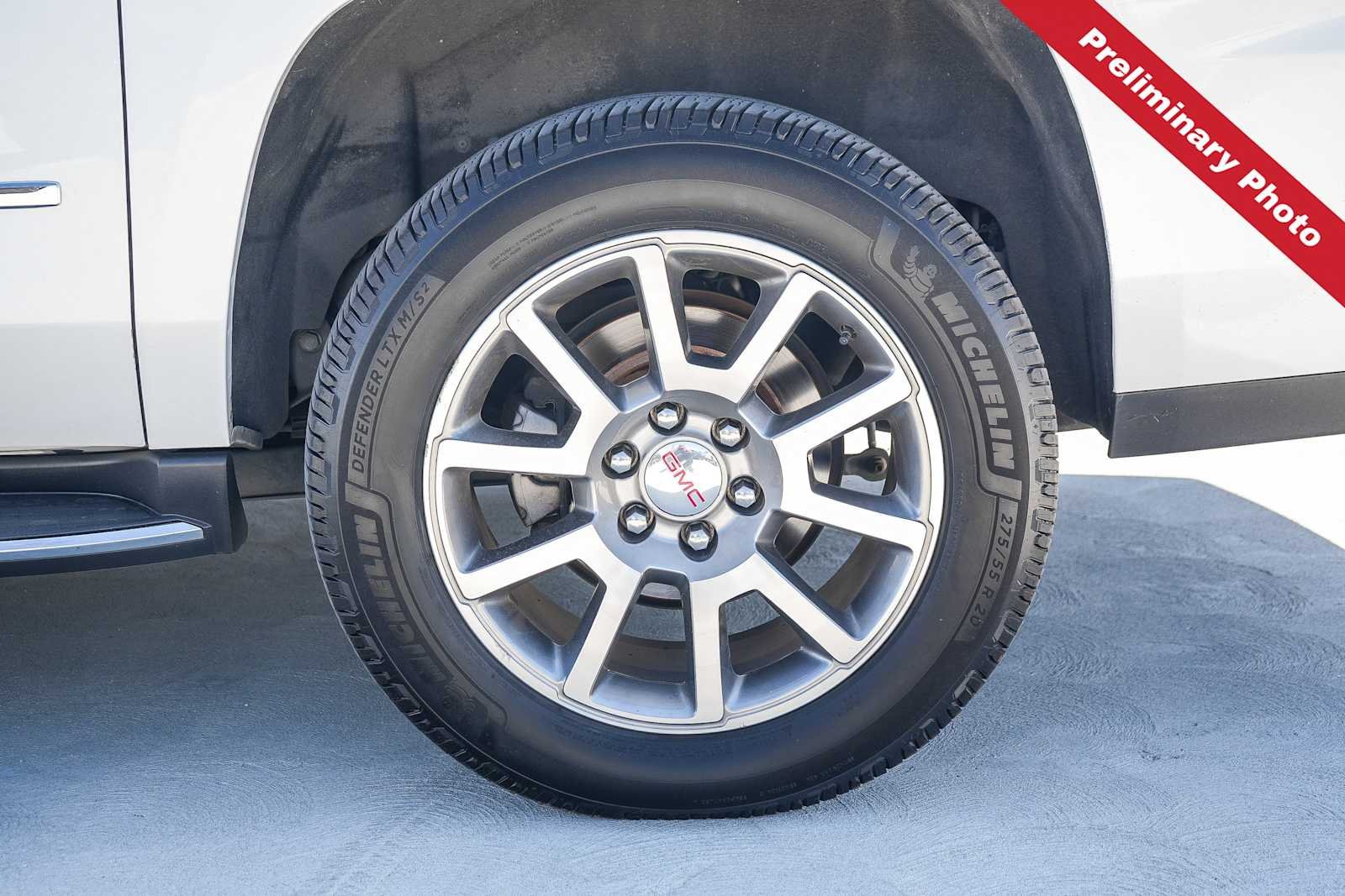 Used 2019 White Frost Tricoat GMC Denali image 10