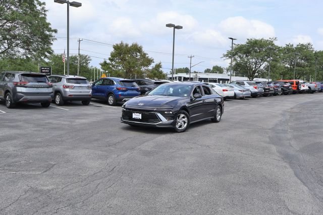 Used 2026 Blue Hyundai SE image 2