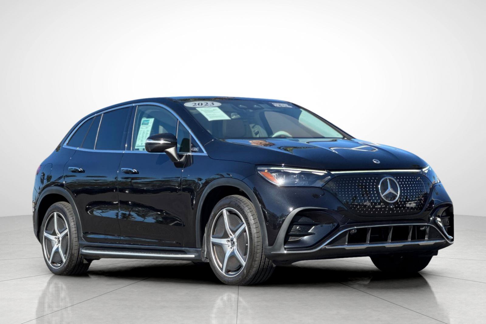 Certified Used 2023 Black Mercedes-Benz 500 SUV image 19