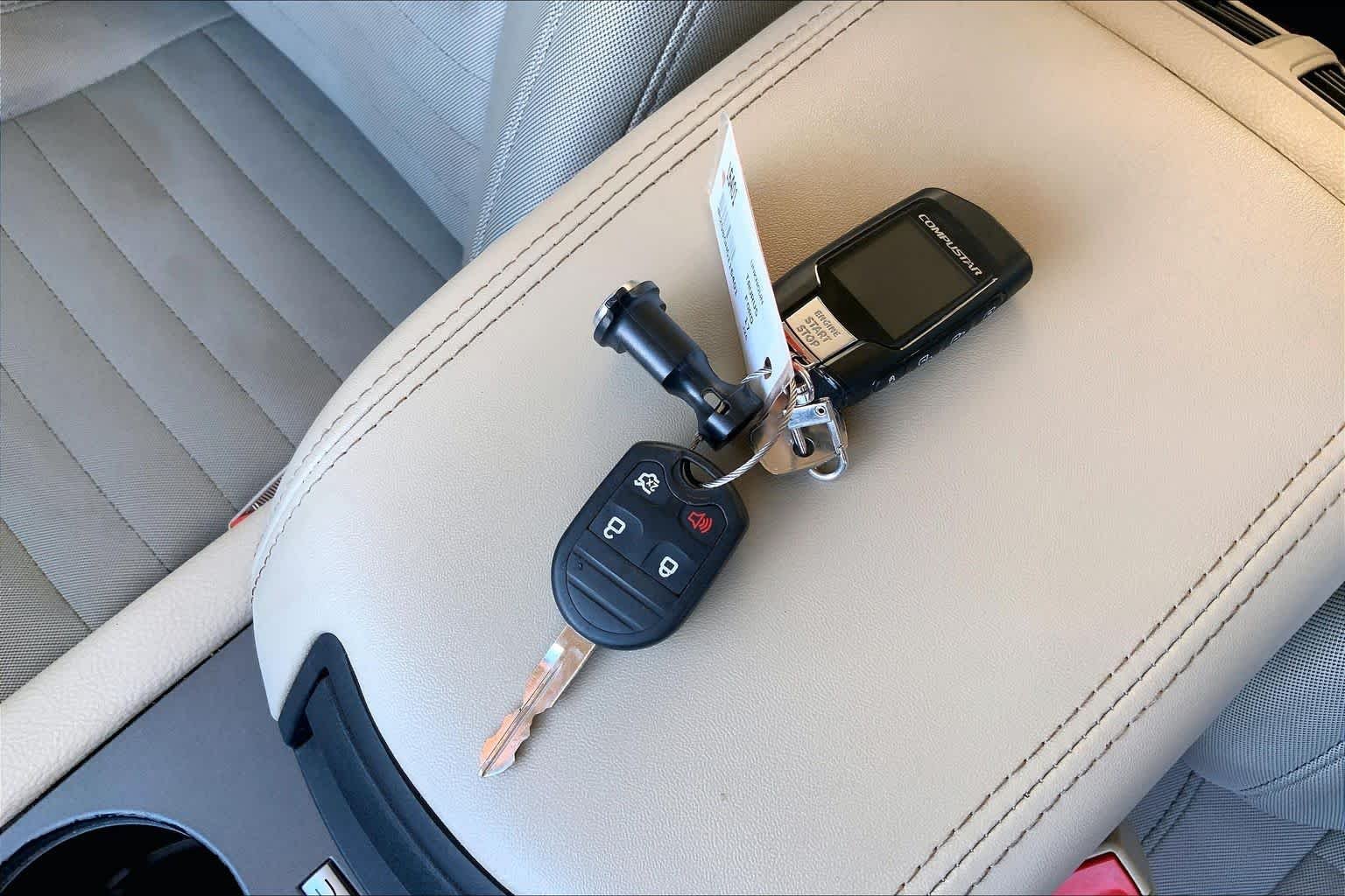 Used 2017 Oxford White Ford SE image 13