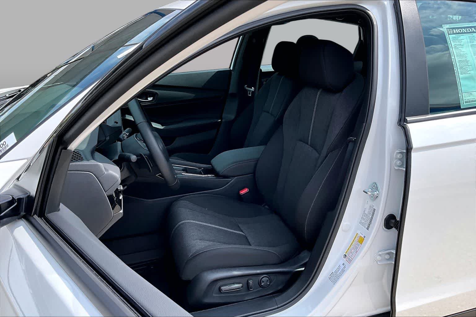 Used 2026 Platinum White Pearl Honda Sport image 9