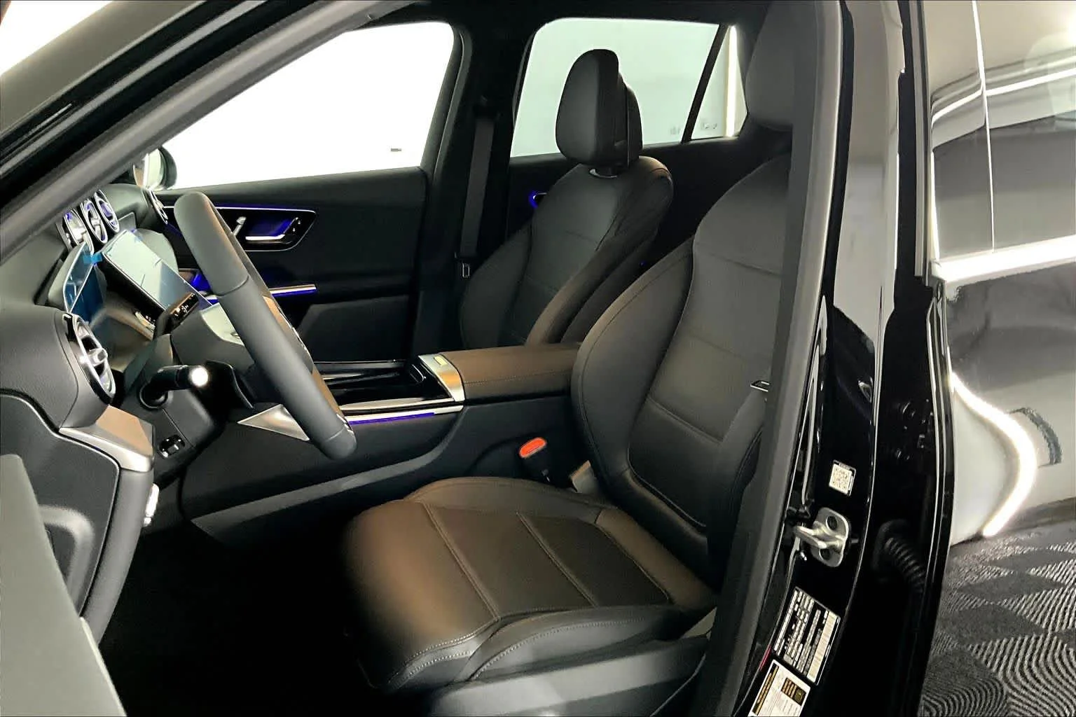 New 2026 040/Black Mercedes-Benz GLC 300 image 14