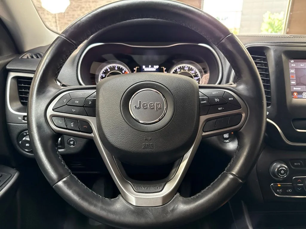 Used 2019 Light Brownstone Pearlcoat Jeep Latitude Plus image 16