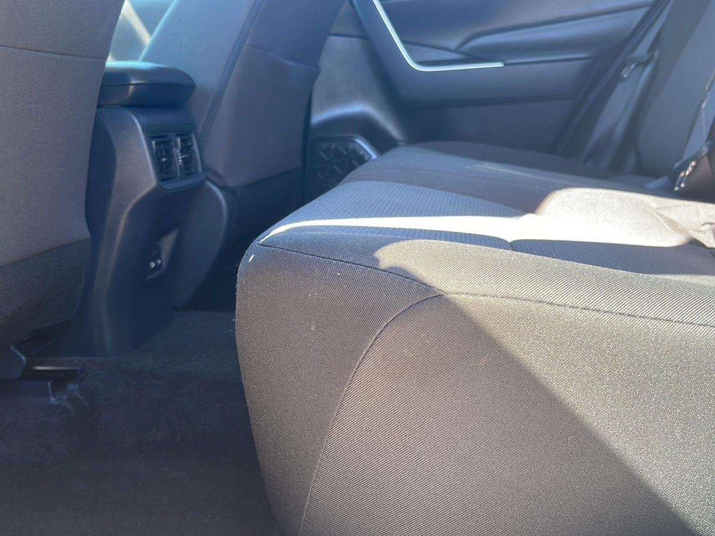 2025 Toyota RAV4 XLE - Photo 13