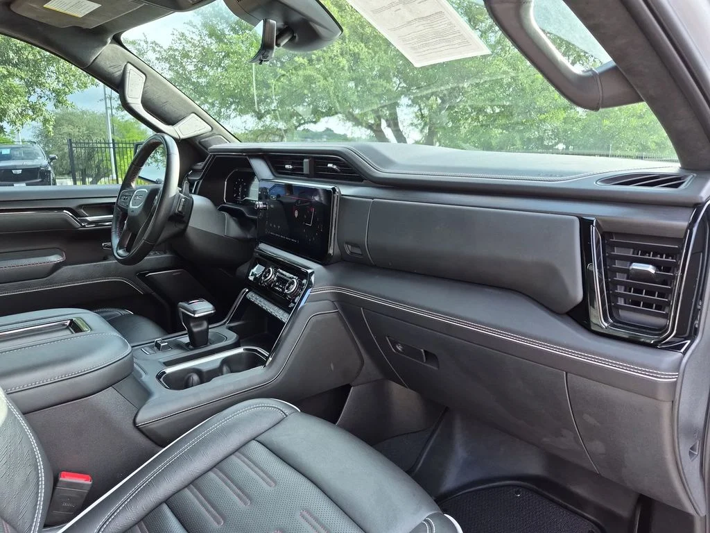 Used 2022 White GMC AT4X image 15