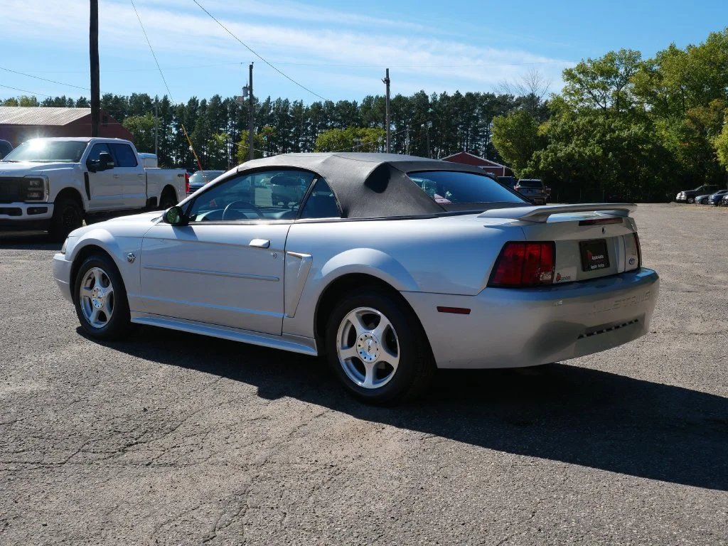 Used 2004  Ford V6 image 4