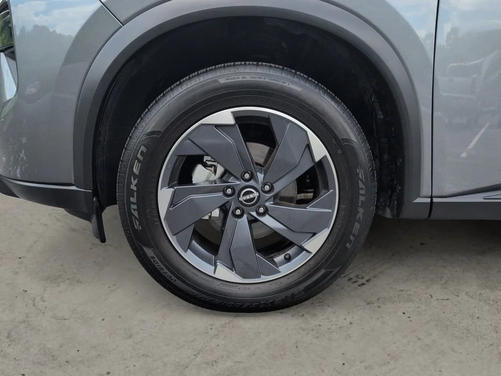 Used 2024 Gray Nissan SV image 25