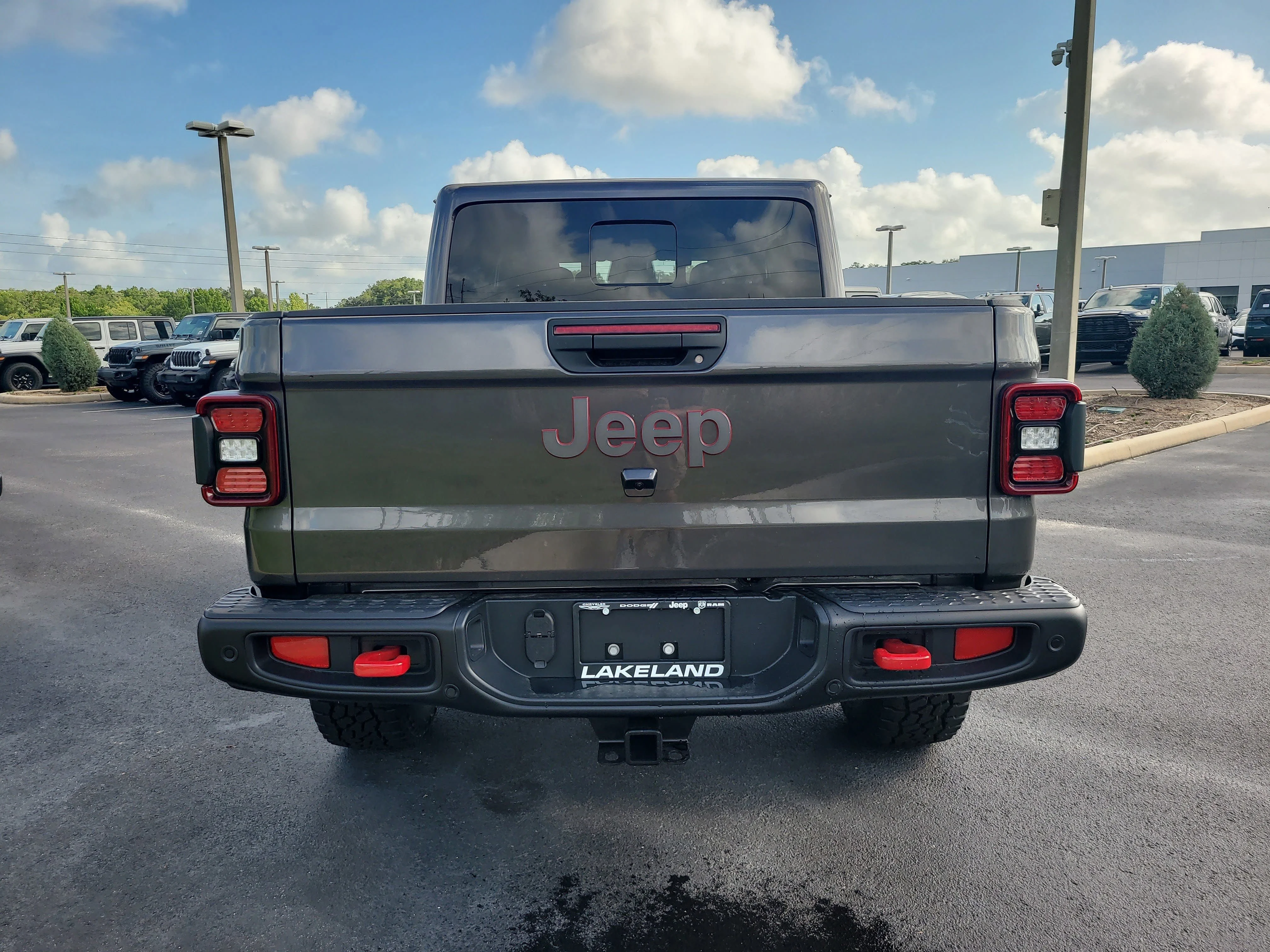 New 2026 Granite Crystal Metallic Clearcoat Jeep Rubicon X image 7