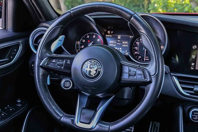 Used 2023  Alfa Romeo Veloce image 14