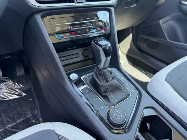 New 2026 Green Volkswagen 1.5T SE image 13