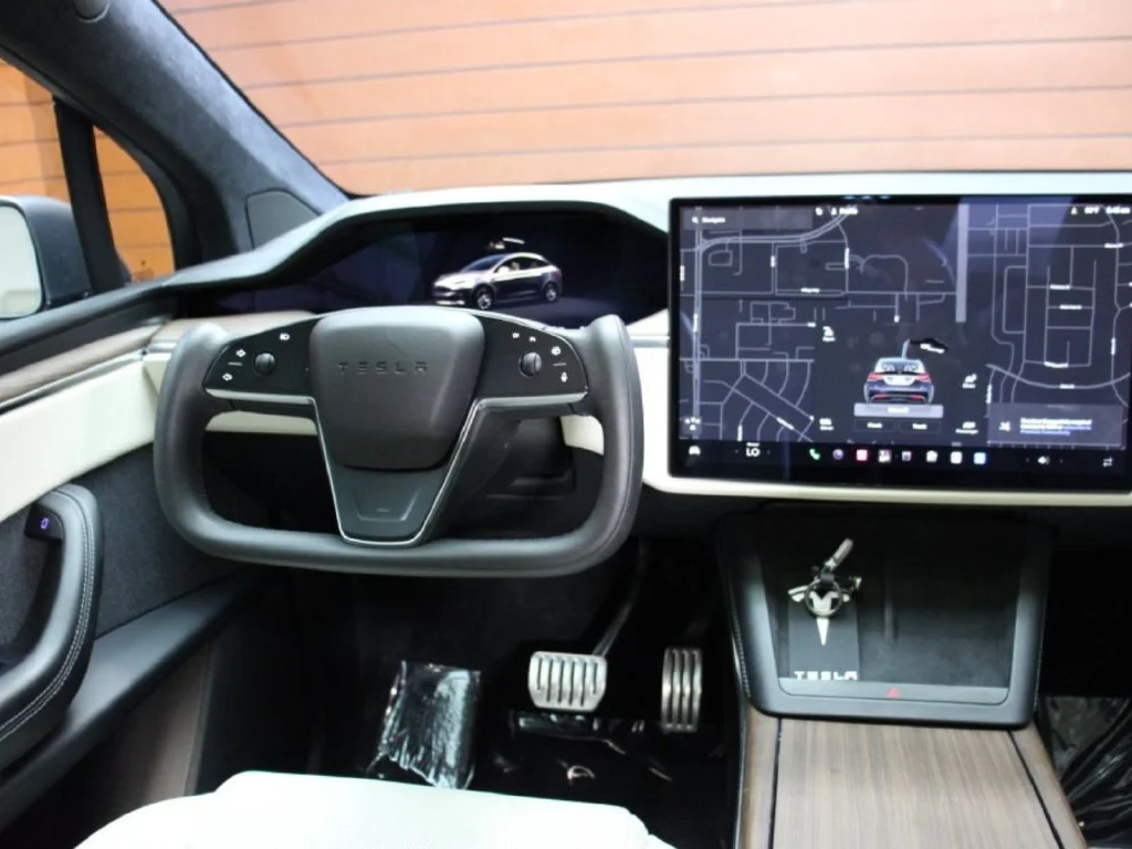 Used 2022  Tesla Base image 15