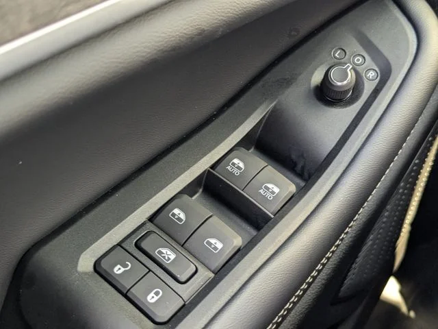 Used 2026 White Jeep Altitude image 28