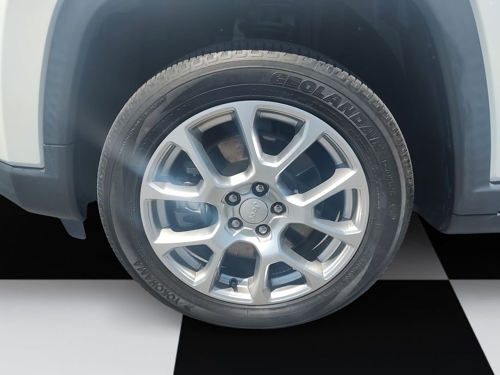 Used 2023 White Jeep Latitude Lux image 14