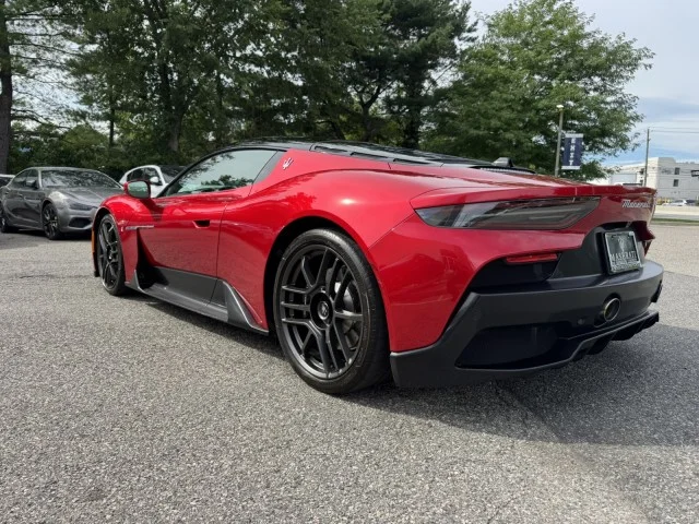 Used 2022 RED Maserati  image 19