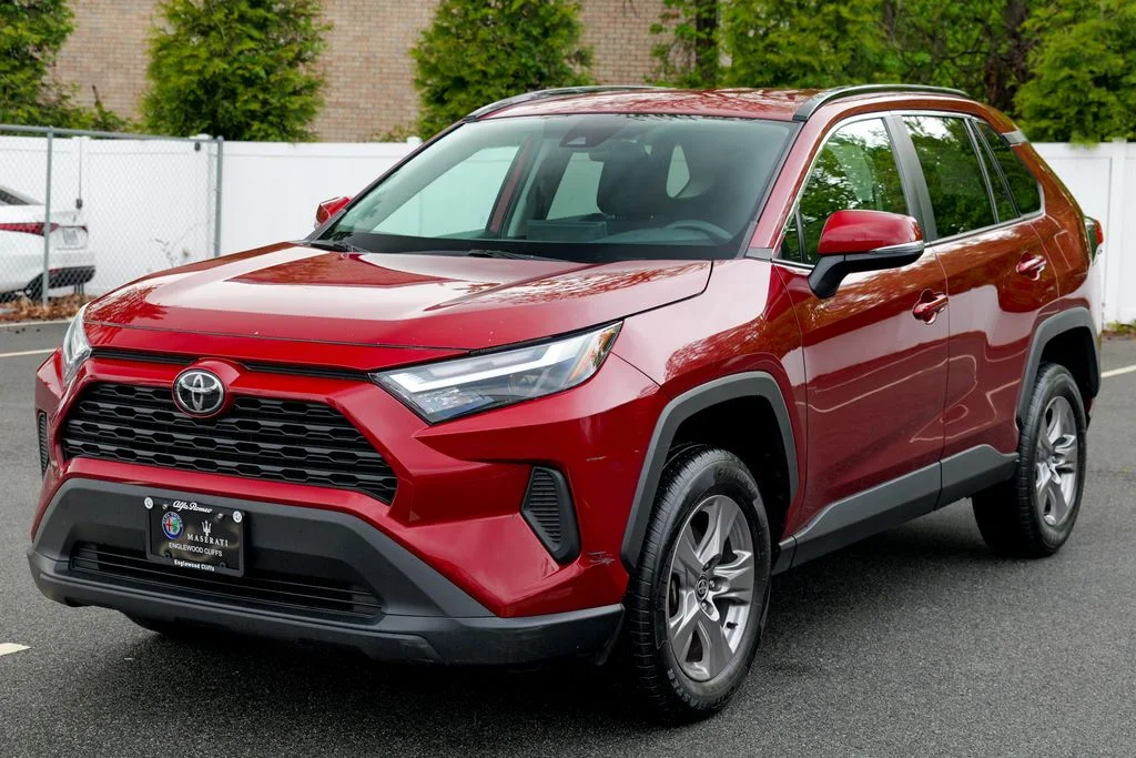 Used 2023 Pearl Toyota XLE image 3