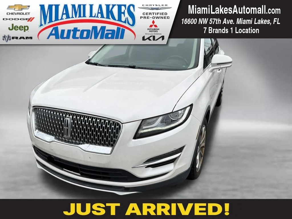 Used 2019 White Platinum Clearcoat Metallic Lincoln Select image 1