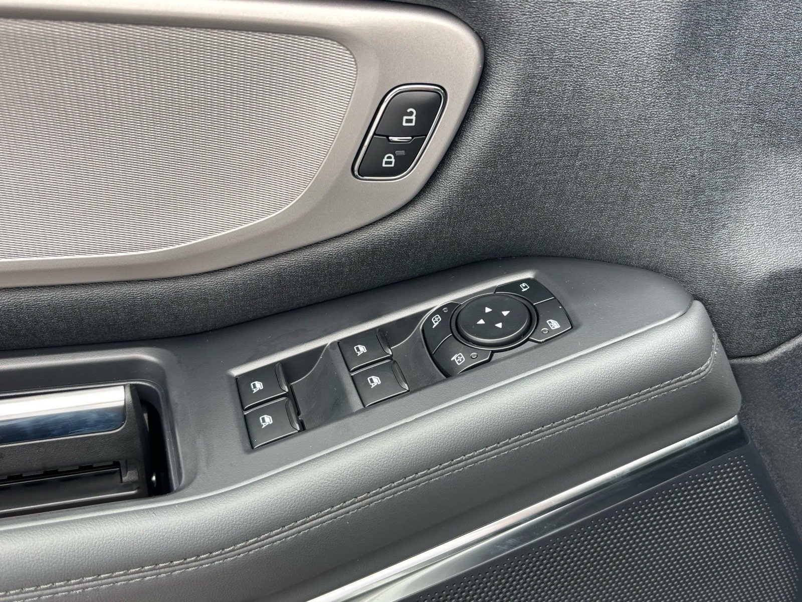New 2027 Star White Metallic Tri-Coat Ford Active image 7