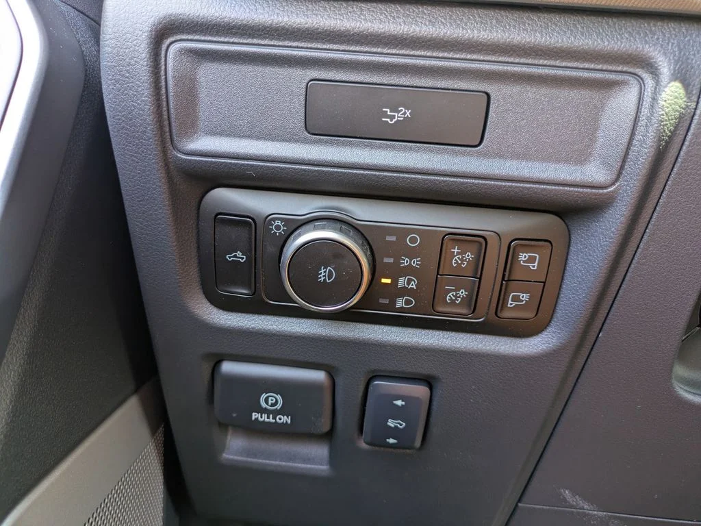 New 2026 Oxford White Ford Lariat image 30
