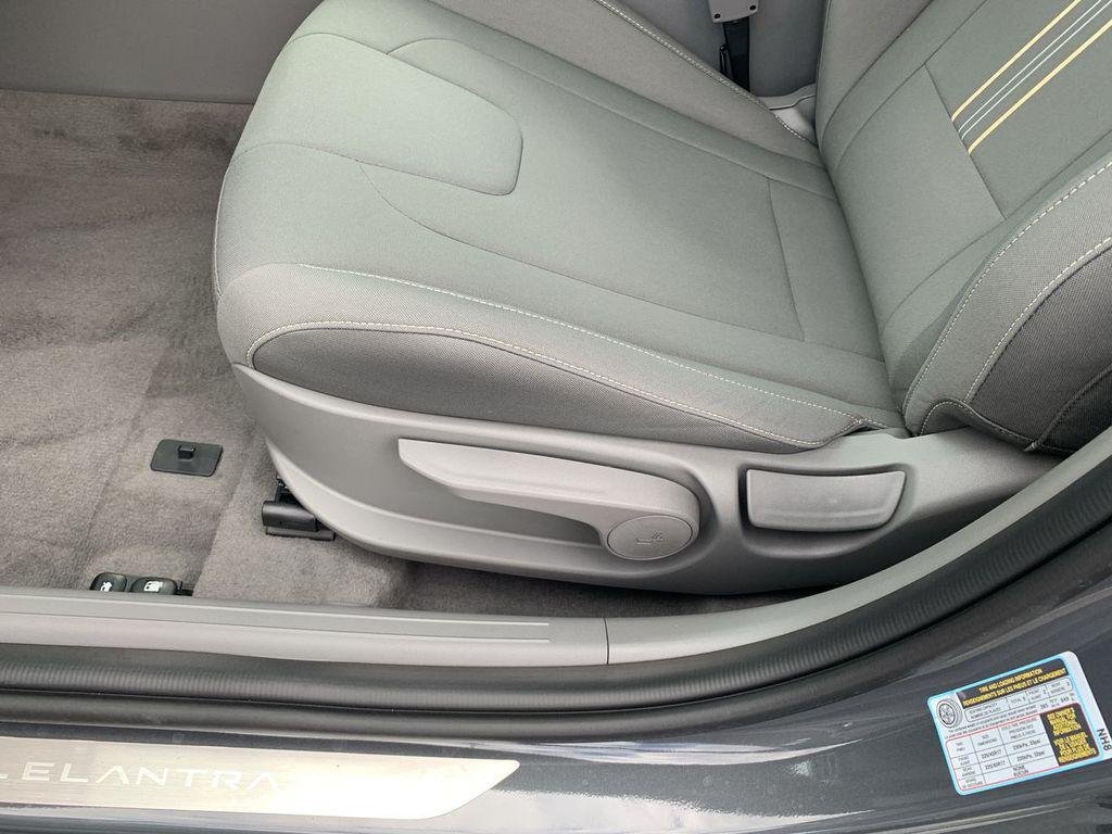 2025 Hyundai Elantra Blue - Photo 12