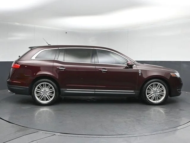 Used 2019 Burgundy Velvet Metallic Tinted Clearcoat Lincoln Reserve image 8
