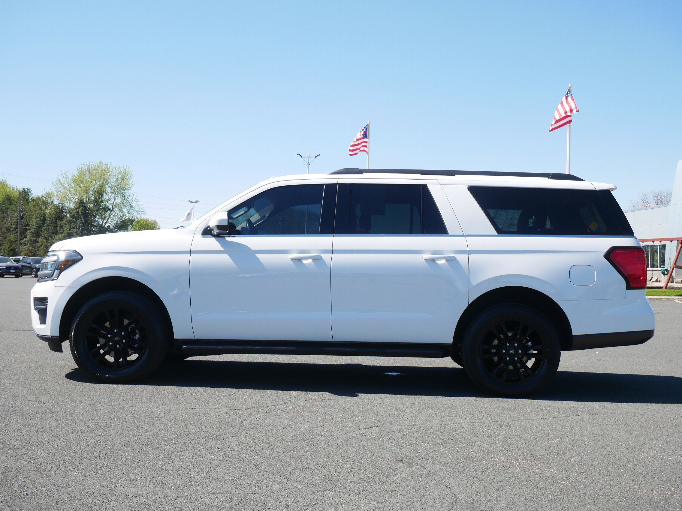 Used 2024 Ford Expedition XLT with VIN 1FMJK1J82REA10839 for sale in Hastings, Minnesota