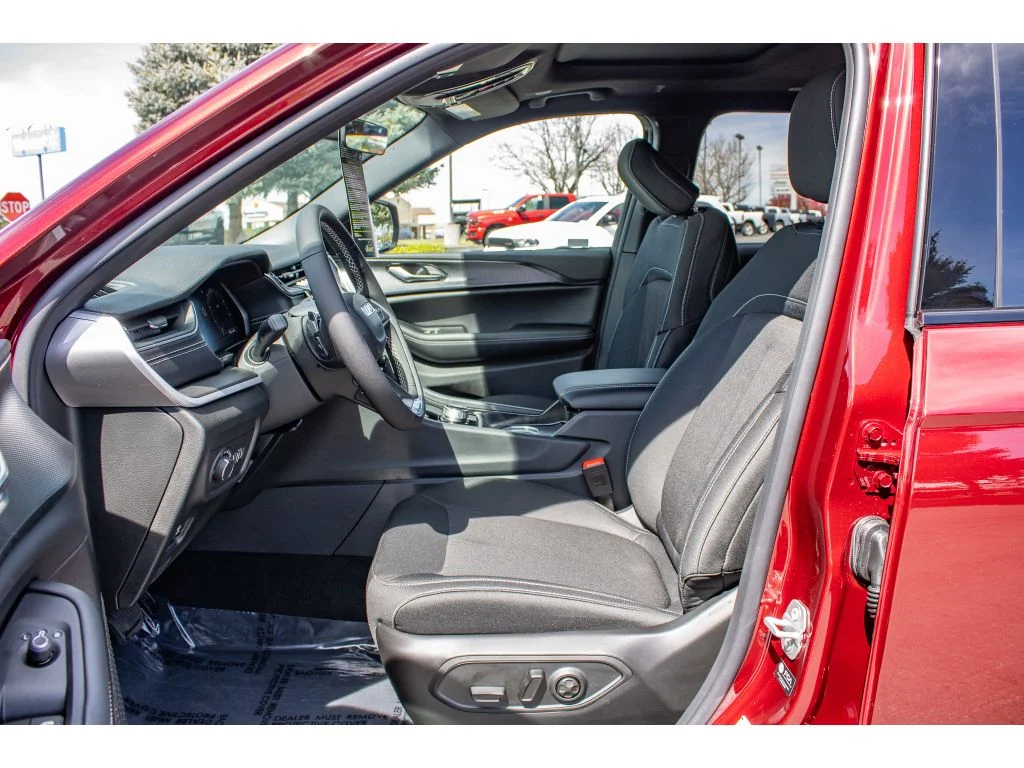 New 2026 Velvet Red Pearlcoat Jeep Laredo X image 14