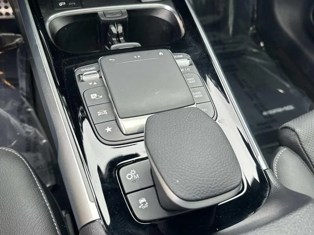 Used 2023  Mercedes-Benz GLB 35 AMG® image 24