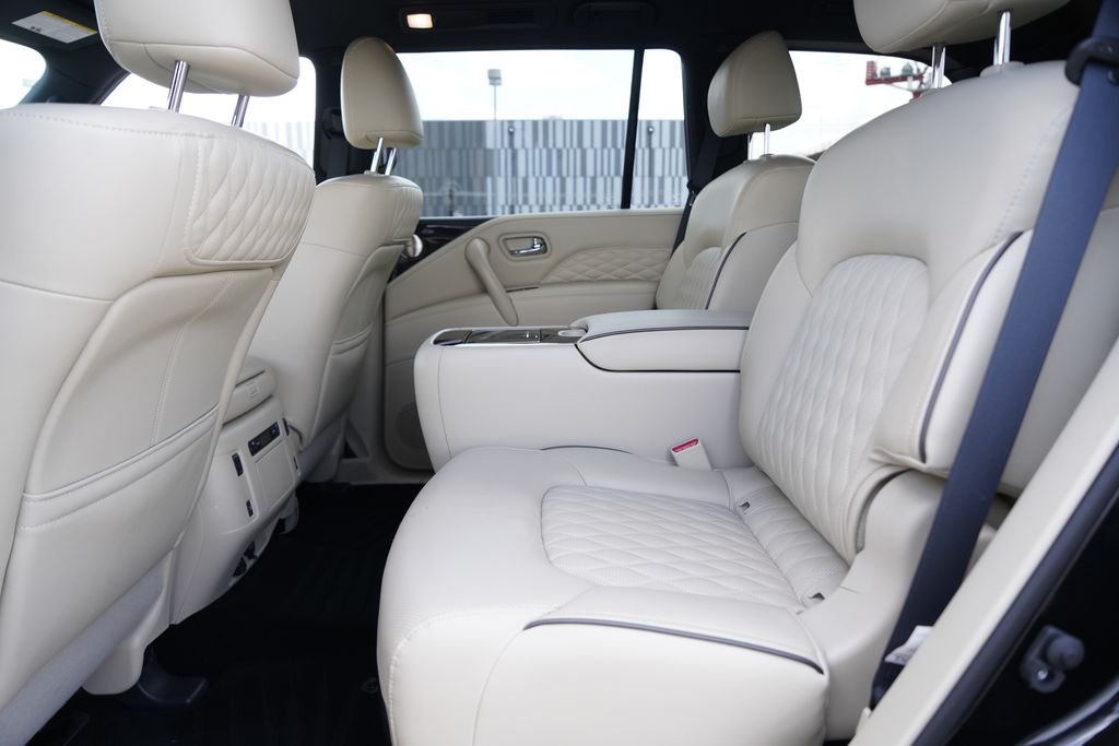Used 2024 Black INFINITI Sensory image 31