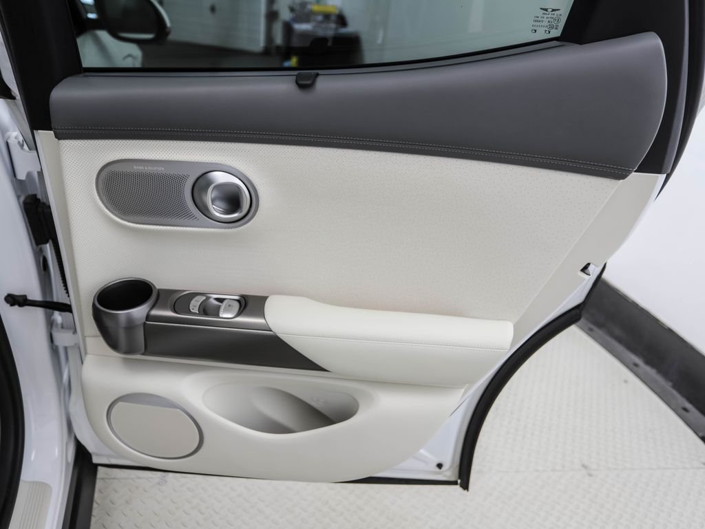Used 2023 White Genesis Advanced image 25