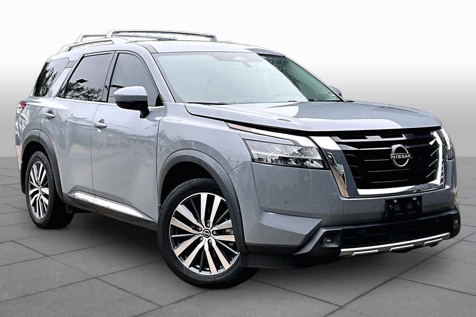 Used 2022 Boulder Gray Pearl Nissan Platinum image 3